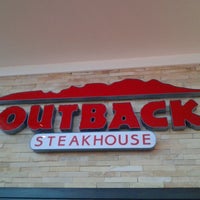 Foto tirada no(a) Outback Steakhouse por Paula K. em 2/20/2013