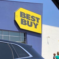 Photo taken at Best Buy by Mohammad on 8/25/2018
