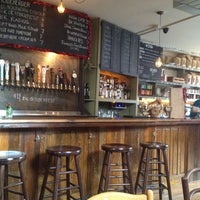 Photo prise au The West—Coffeehouse &amp;amp; Bar par Tom P. le11/30/2012