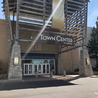 Foto tirada no(a) Town Center at Aurora por sneakerpimp em 9/2/2018