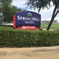 Das Foto wurde bei SpringHill Suites by Marriott Dallas DFW Airport East/Las Colinas Irving von Tobi T. am 7/9/2017 aufgenommen