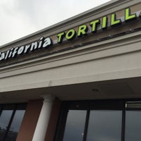 รูปภาพถ่ายที่ California Tortilla โดย Don I. เมื่อ 12/29/2015