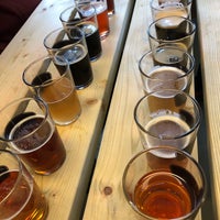 6/28/2018 tarihinde Aaron N.ziyaretçi tarafından Ölvisholt Brewery and Taproom'de çekilen fotoğraf