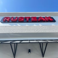 Foto tirada no(a) RusTeak Restaurant And Wine Bar por Lelio Y. em 12/27/2023