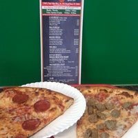 1/9/2013 tarihinde Phillyziyaretçi tarafından Pizza Delight'de çekilen fotoğraf