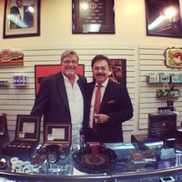 5/23/2014에 Rene M.님이 Tuttle&amp;#39;s Select Cigars에서 찍은 사진