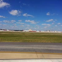 9/30/2016 tarihinde Dom A.ziyaretçi tarafından Atlanta Hartsfield–Jackson Uluslararası Havalimanı (ATL)'de çekilen fotoğraf