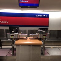Photo taken at Delta Sky Priority by Dom A. on 11/24/2016
