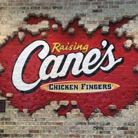 Foto diambil di Raising Cane&amp;#39;s Chicken Fingers oleh Dom A. pada 10/31/2020