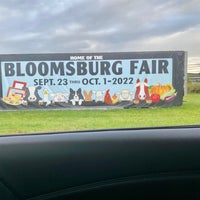 รูปภาพถ่ายที่ Bloomsburg Fair โดย Brenda เมื่อ 9/29/2022