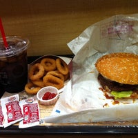 Photo taken at Burger King by hiroshi y. on 4/17/2013