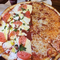 6/24/2014 tarihinde Bill B.ziyaretçi tarafından Deliziosa Pizza'de çekilen fotoğraf
