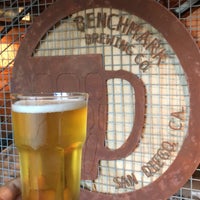 Das Foto wurde bei Benchmark Brewing Company von Carmelle P. am 9/10/2018 aufgenommen