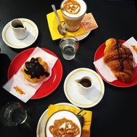 Photo taken at Caffè Zamboni by Diğdem on 10/13/2015