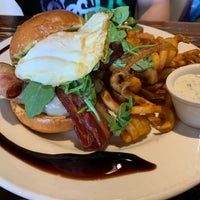 Photo taken at Flipper&amp;#39;s Gourmet Burgers by Winni L. on 9/22/2019