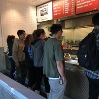 Photo taken at Chipotle Mexican Grill by Eng 7Mod 95🇺🇸 💍 on 1/26/2017