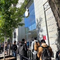 Foto tirada no(a) Apple Sainte-Catherine por Michael K. em 9/16/2022