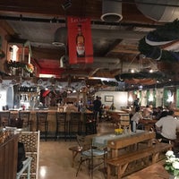 Снимок сделан в Jeanette&amp;#39;s Edelweiss German Restaurant &amp;amp; Beer House пользователем Amir Q. 8/19/2017
