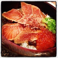 Das Foto wurde bei Yang&amp;#39;s Izakaya &amp;amp; Japanese Cuisine von 🌀 Evelyn 👻 鬼. am 11/21/2012 aufgenommen