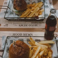 Foto scattata a Burger Mood da Meryem Tuğçe A. il 2/1/2020