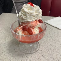 Photo taken at Oberweis Ice Cream and Dairy Store by Chad C. on 5/4/2019