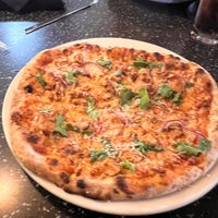 Foto tirada no(a) Brixx Wood Fired Pizza por Chad C. em 6/14/2023