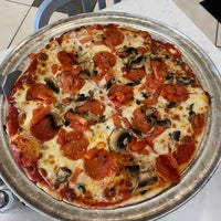 Снимок сделан в Renee&amp;#39;s Gourmet Pizzeria пользователем Chad C. 7/11/2020