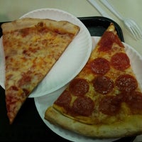 Снимок сделан в Giuseppe&amp;#39;s Pizza пользователем Lyn M. 10/9/2012