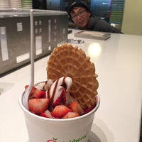 Photo taken at Pinkberry by Aileen N. on 2/5/2017