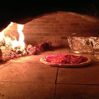 รูปภาพถ่ายที่ Pezzi Pizzeria Gourmet โดย Marcio M. เมื่อ 1/11/2013
