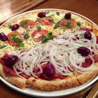Foto diambil di Pezzi Pizzeria Gourmet oleh Marcio M. pada 1/21/2013