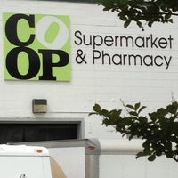 รูปภาพถ่ายที่ Greenbelt Co-Op Supermarket &amp;amp; Pharmacy โดย Riley L. เมื่อ 5/16/2013