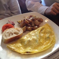 Снимок сделан в The Daily Dish, A Restaurant &amp;amp; Catering Company пользователем Riley L. 12/30/2012