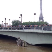 Photo taken at Le zouave du Pont de l&amp;#39;Alma by Sylvain R. on 6/3/2016