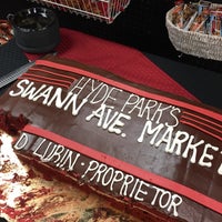 Foto tirada no(a) Swann Ave Market And Deli por Melissa B. em 10/14/2016