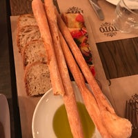 Das Foto wurde bei Toto Restaurante &amp;amp; Wine Bar von Melissa B. am 9/9/2017 aufgenommen