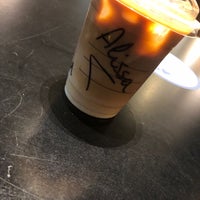 Foto diambil di Starbucks oleh Alissa v. pada 7/17/2020