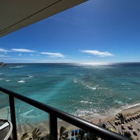 รูปภาพถ่ายที่ Outrigger Waikiki Beach Resort โดย Charles B. เมื่อ 11/1/2022