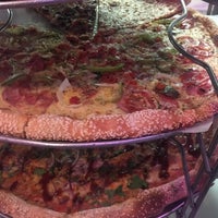 11/30/2017 tarihinde Anthony J.ziyaretçi tarafından Grey Block Pizza'de çekilen fotoğraf