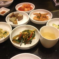 รูปภาพถ่ายที่ Tozi Korean B.B.Q. Restaurant โดย Jennifer R. เมื่อ 3/6/2013