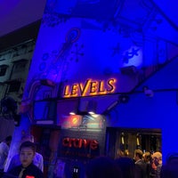 Photo prise au Levels Club &amp;amp; Lounge par モリコ le11/3/2019