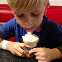 Photo taken at Freddy&amp;#39;s Frozen Custard &amp;amp; Steakburgers by Justina L. on 12/31/2012
