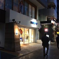 Photo taken at ARENA SHOP 原宿店 (アリーナショップ) by ヤス た. on 11/9/2014