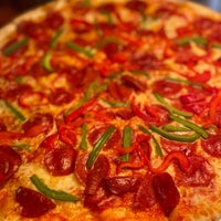 4/30/2022 tarihinde John R.ziyaretçi tarafından Home Slice Pizza'de çekilen fotoğraf
