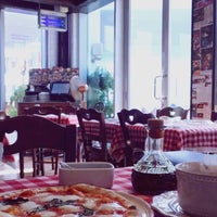 Photo taken at 800 Pizza by Manar F. on 9/14/2017