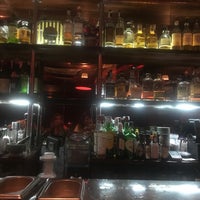 Das Foto wurde bei Slow Barcelona Cocktails &amp;amp; Boîte von 💗Gulay G. am 10/3/2017 aufgenommen