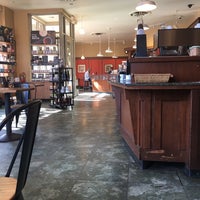 Photo prise au Peet&amp;#39;s Coffee &amp;amp; Tea par Nalin N. le9/14/2017