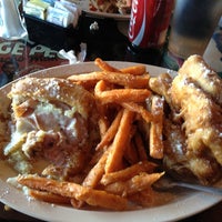 Photo taken at Resie&#39;s Chicken &amp; Waffles Restaurant by Justin R. on 11/16/2012