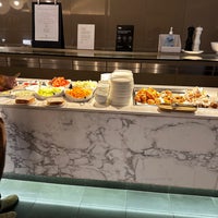 Photo taken at Qantas Domestic Business Lounge by りーくん on 7/1/2023