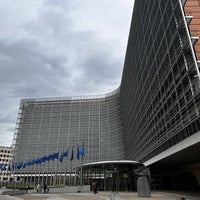 รูปภาพถ่ายที่ European Commission - Berlaymont โดย りーくん เมื่อ 8/8/2023